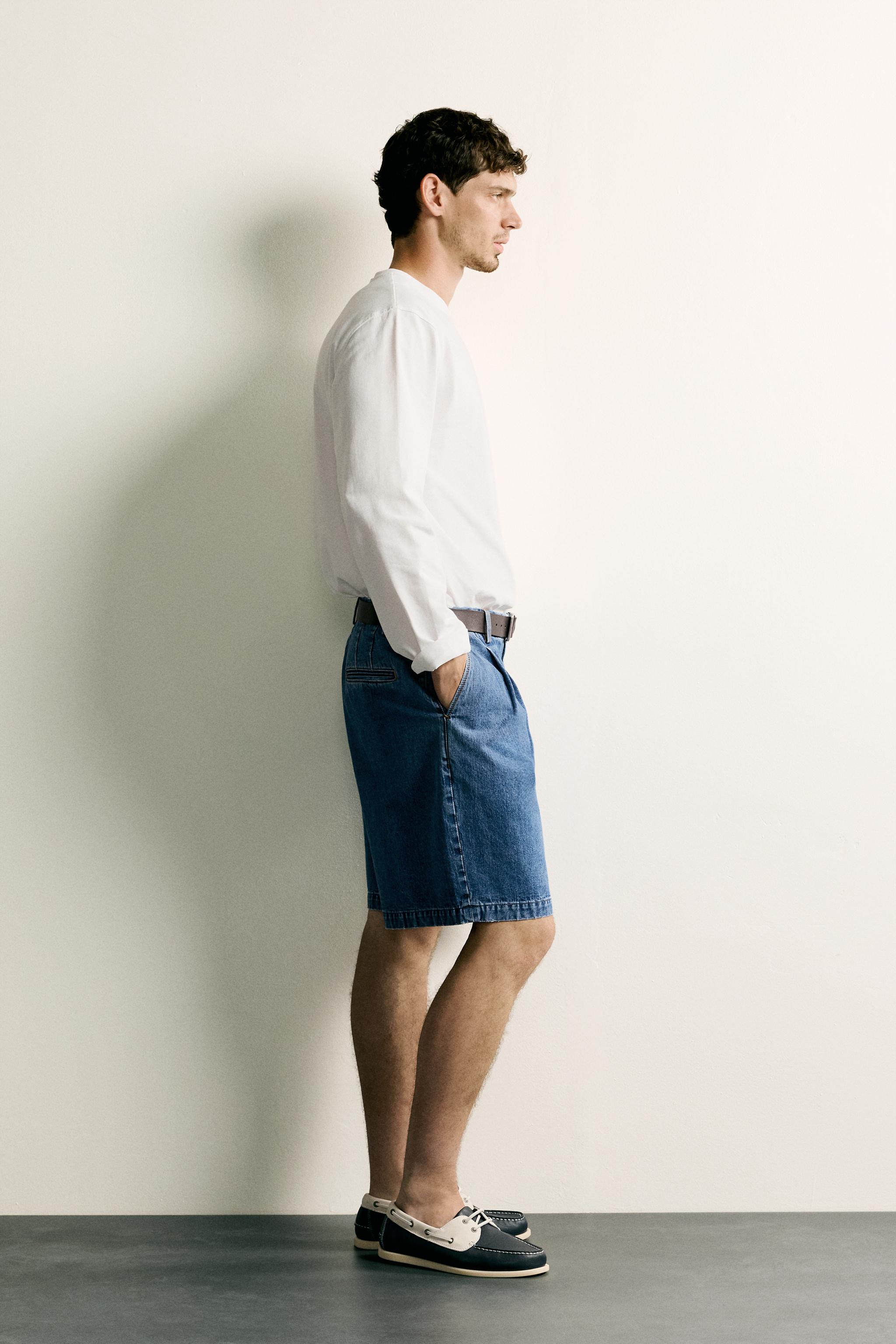 REGULAR FIT PLEATED DENIM SHORTS